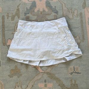 Lululemon pace rival mid rise skirt in white size 10